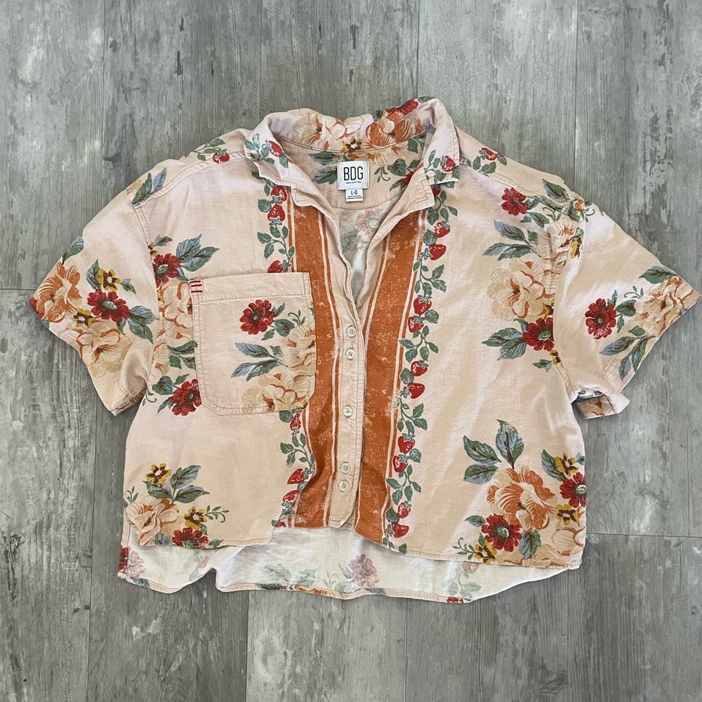 URBAN OUTFITTER BDG Cuban Button Down Top